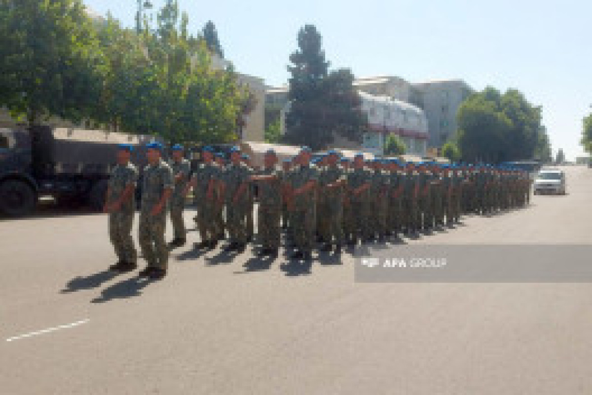 В Гяндже проходит военный марш в честь 107-летия ВС Азербайджана-ФОТО 