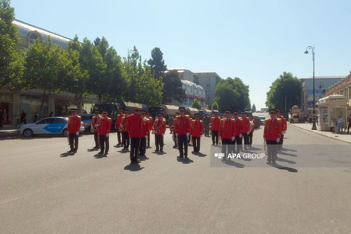 В Гяндже проходит военный марш в честь 107-летия ВС Азербайджана-ФОТО