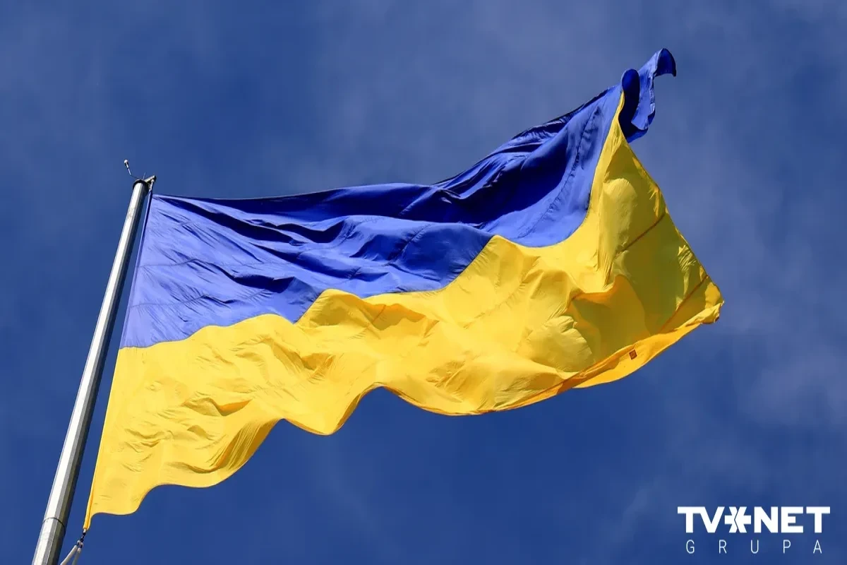 Украинский флаг сорвали с флагштоком у здания STT в Литве