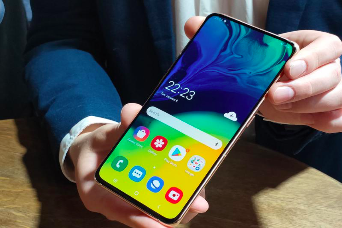 Samsung представила смартфон для бизнеса с 6,7-дюймовым экраном
