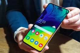 Samsung представила смартфон для бизнеса с 6,7-дюймовым экраном