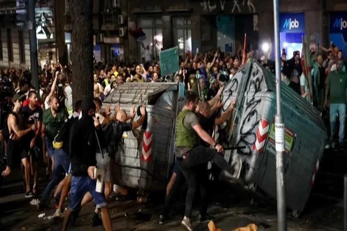 Протестующие вытеснены с центральных улиц в Белграде