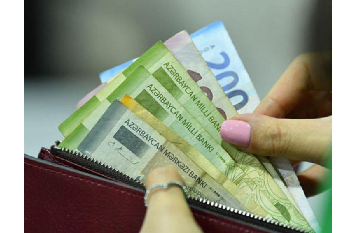 Средняя зарплата в Баку выросла на 8%