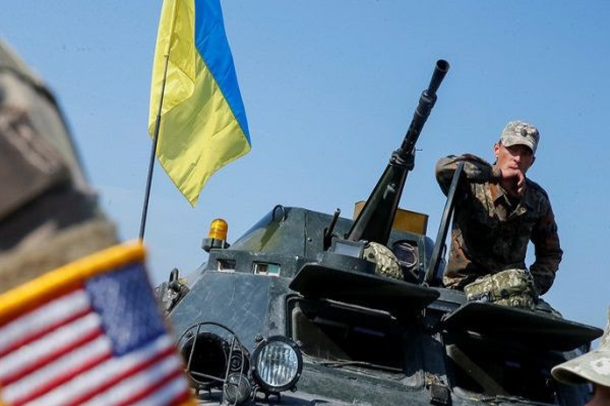 США приостанавливают военную помощь Украине