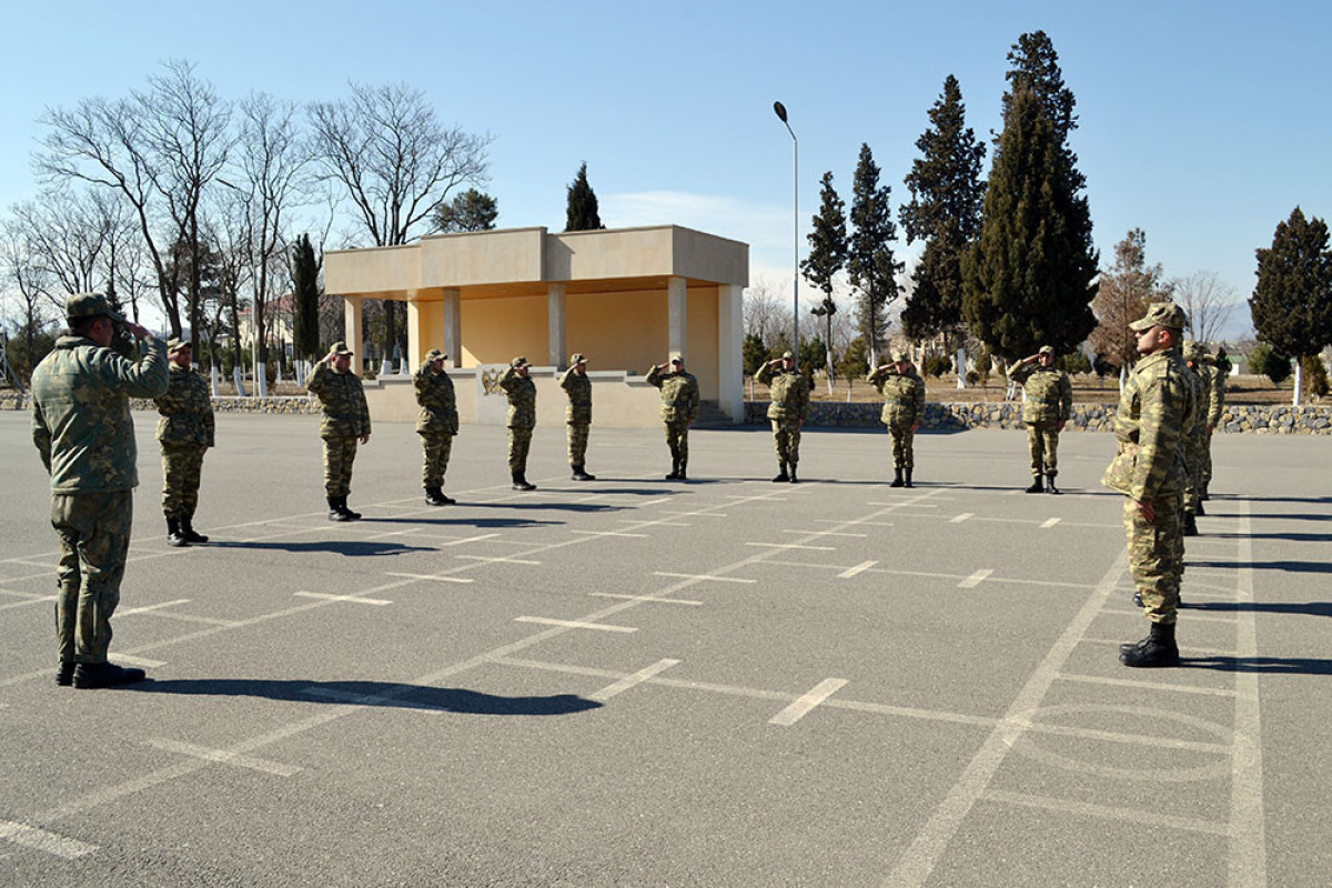 В Азербайджане продолжаются сборы резервистов