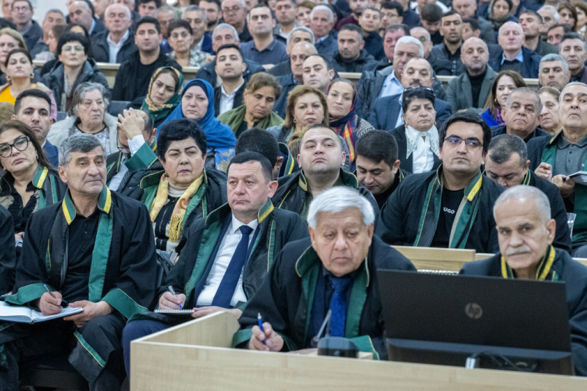 Высокие звания в незаконном режиме присваивало военно-политическое руководство Армении