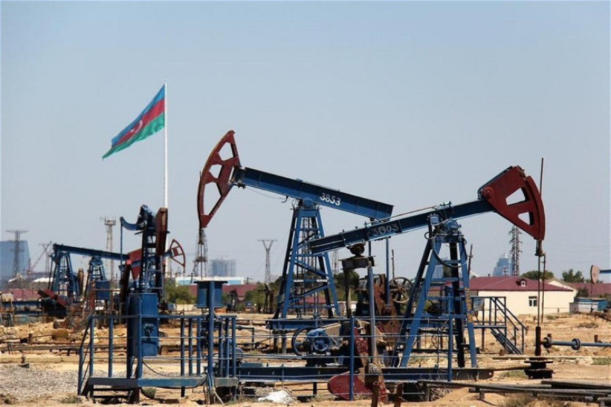 Азербайджанская нефть дешевеет на фоне колебаний рынка