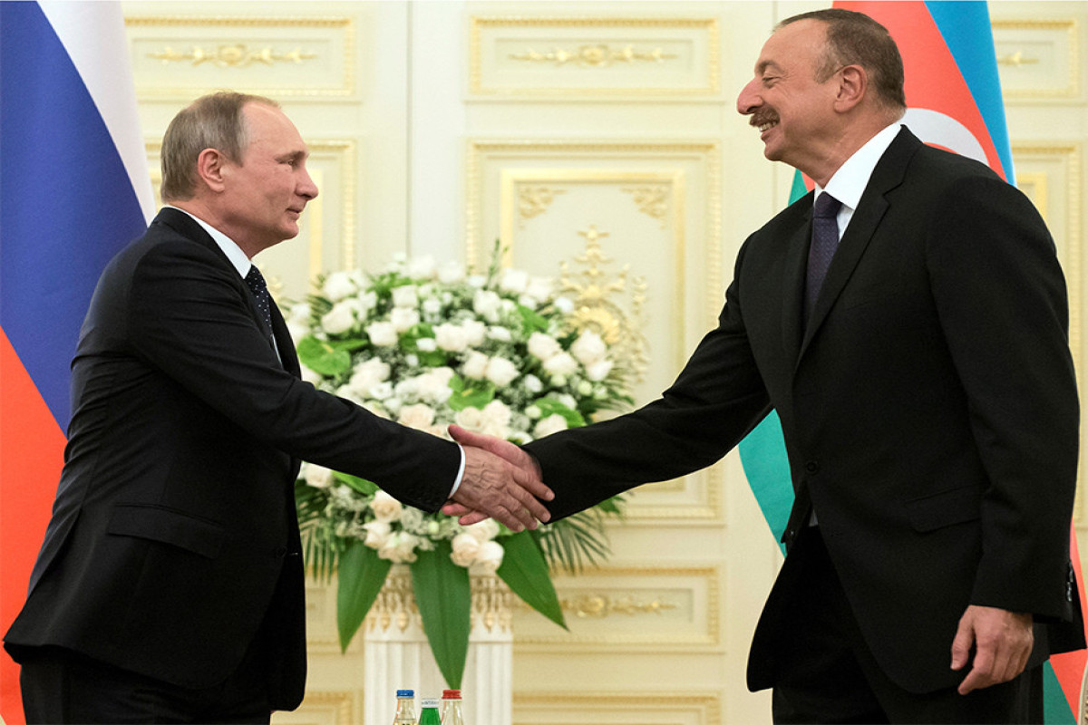 Владимир Путин поздравил Президента Азербайджана