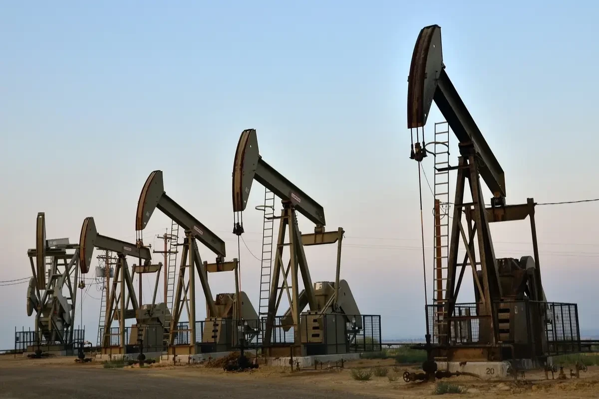 Нефтяные котировки обрушились до 7%