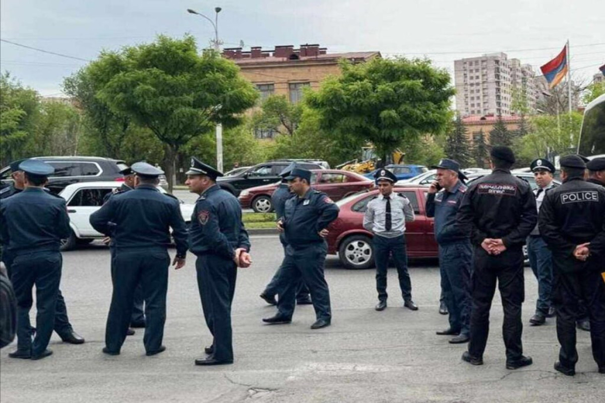 В Армении начались аресты полицейских