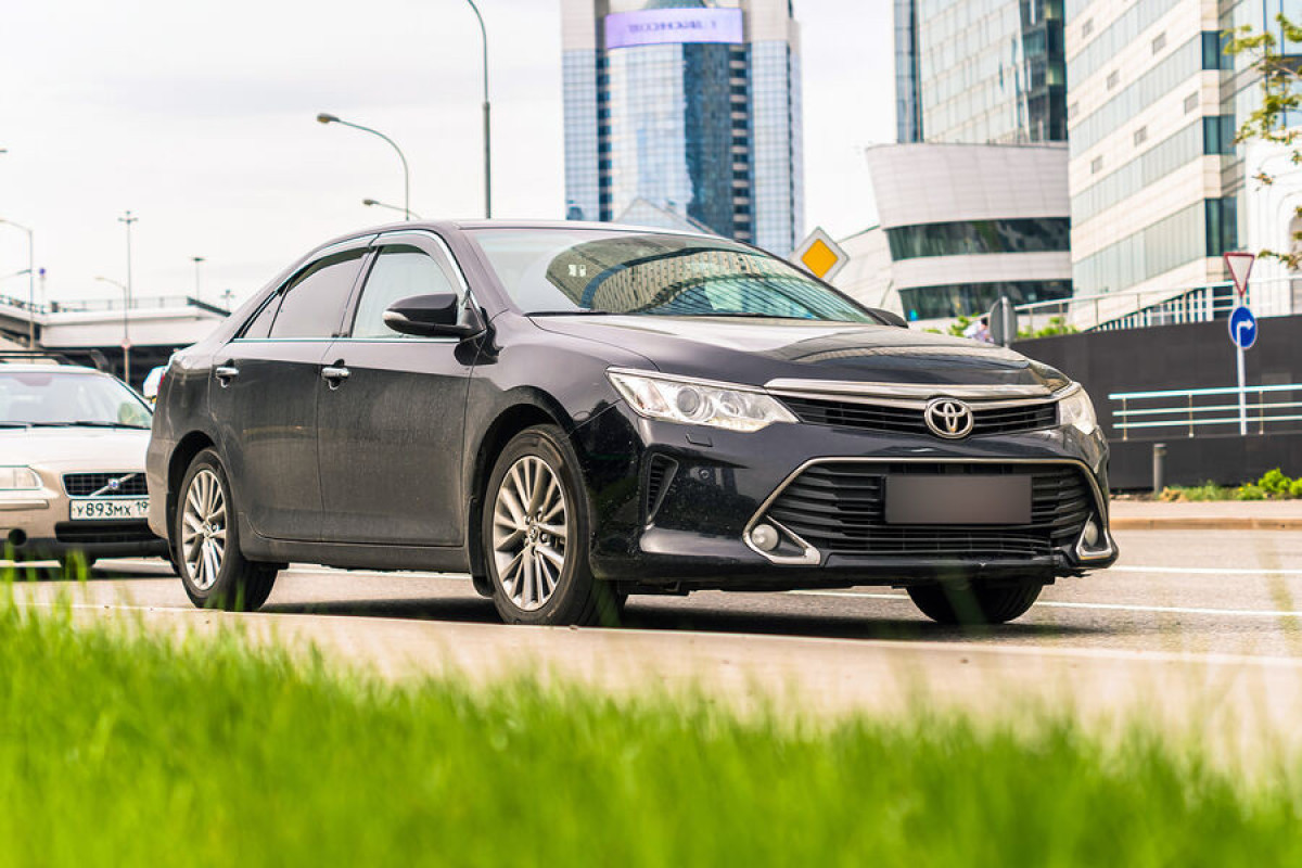 Пошлины Трампа обрушили доходы Toyota