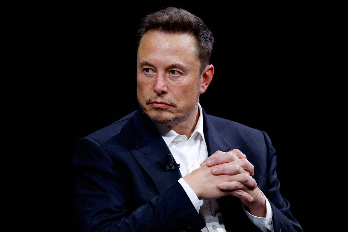 Сотрудники Tesla требуют у Маска оставить должность