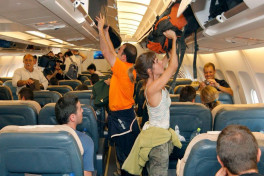 Turkish Airlines начнет штрафовать пассажиров за преждевременное вставание с мест 
