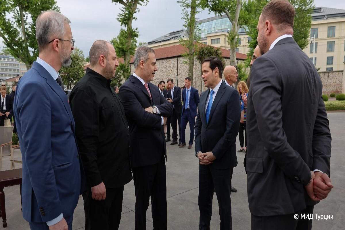 Неформальное общение Фидана, Рубио, Ермака и Умерова.