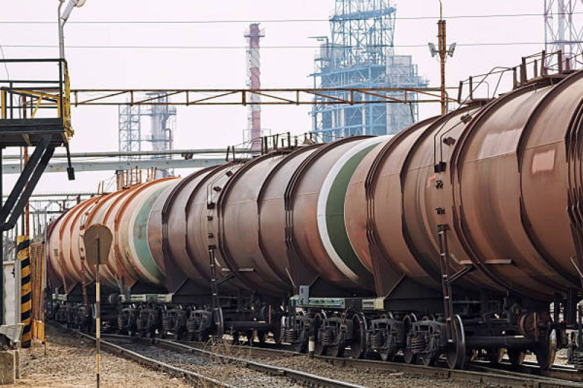 Азербайджан снизил производство бензина и дизеля, но повысил импорт