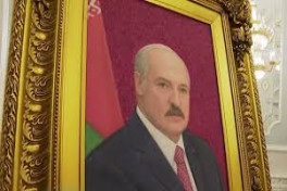 Генсек ЦК Компартии Вьетнама подарил Лукашенко портрет из драгоценных камней
