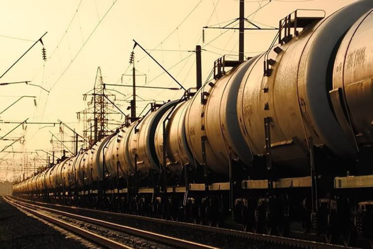 Азербайджан снизил экспорт нефтепродуктов, но нарастил поставки нефти в Европу