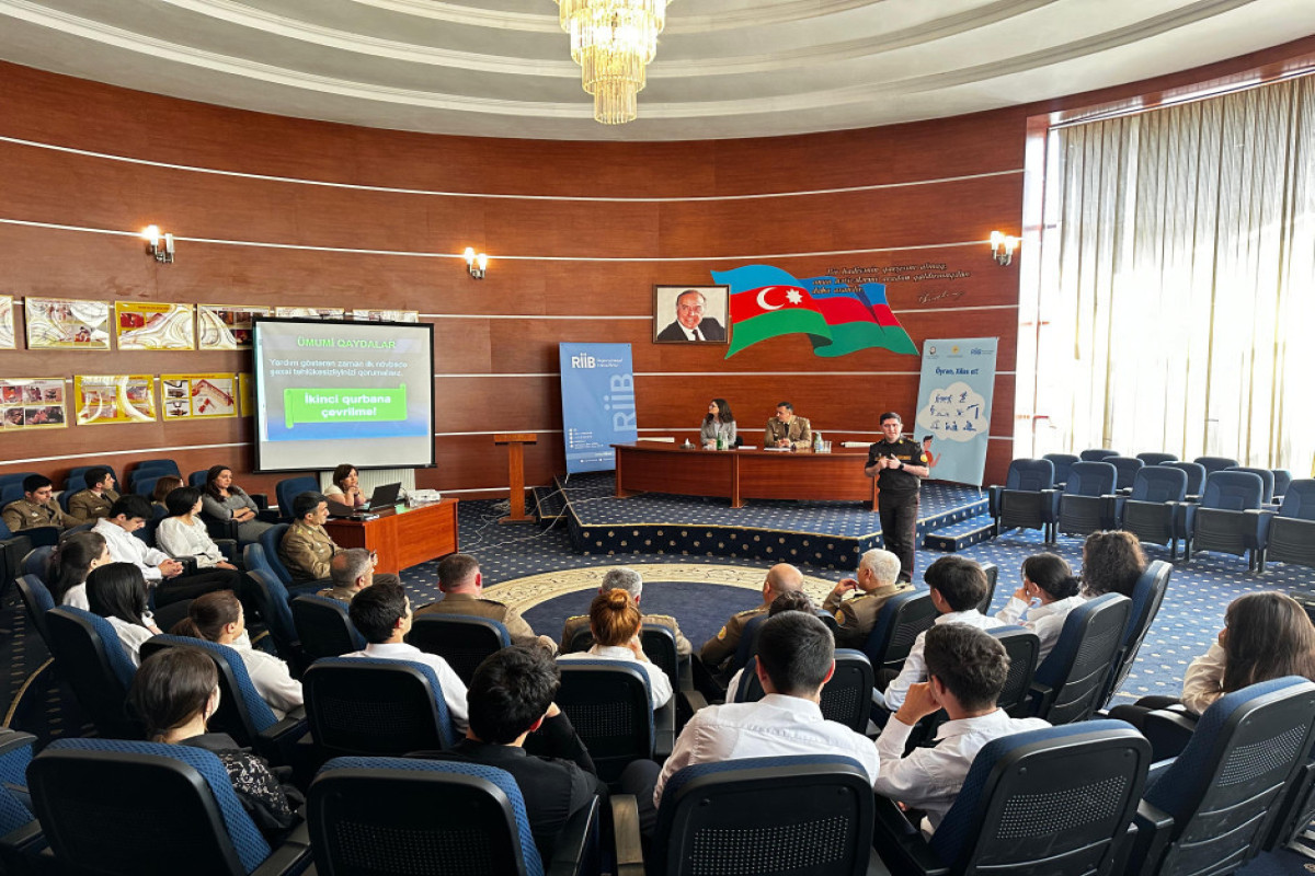 В Азербайджане стартовал проект «Учись, спасай!» по обучению волонтеров МЧС-ФОТО 