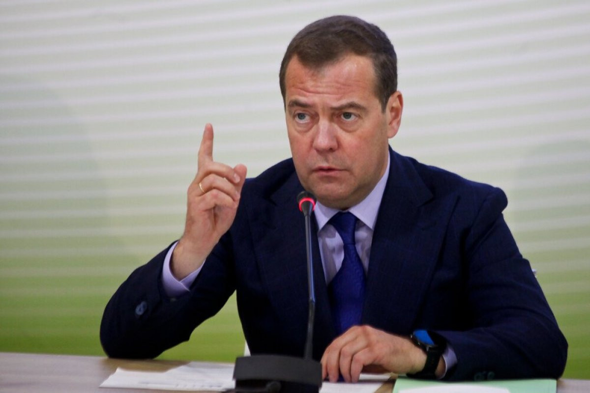 Медведев обвинил Запад в «разведении паразитов» и пригрозил «огнем»