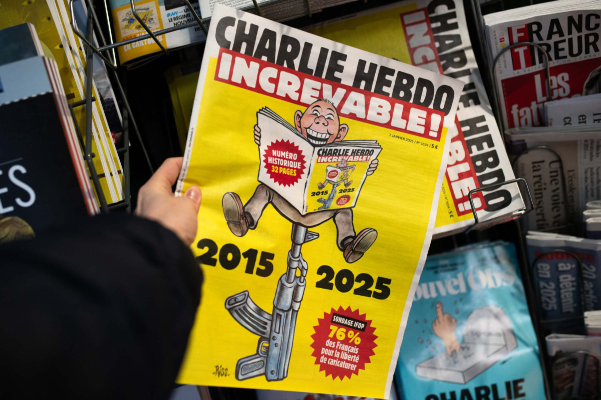 Charlie Hebdo требует наказать авторов подделок, высмеивающих Украину -ОБЛОЖКИ 