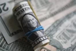 Рубль на взлете: доллар спустился ниже 78 - надолго ли?