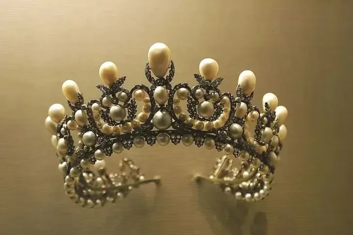 Bild: Украденные из Лувра драгоценности пытались продать израильской компании