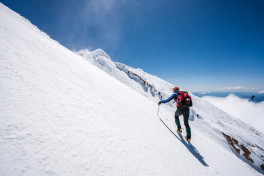 Альпинист не выжил в горах из-за не эвакуировавшей его страховой компании