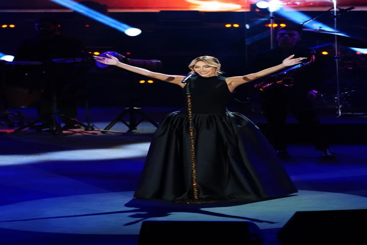 Ройа Айхан: 25 лет на сцене — история силы, таланта и любви к публике-ФОТО -ВИДЕО 