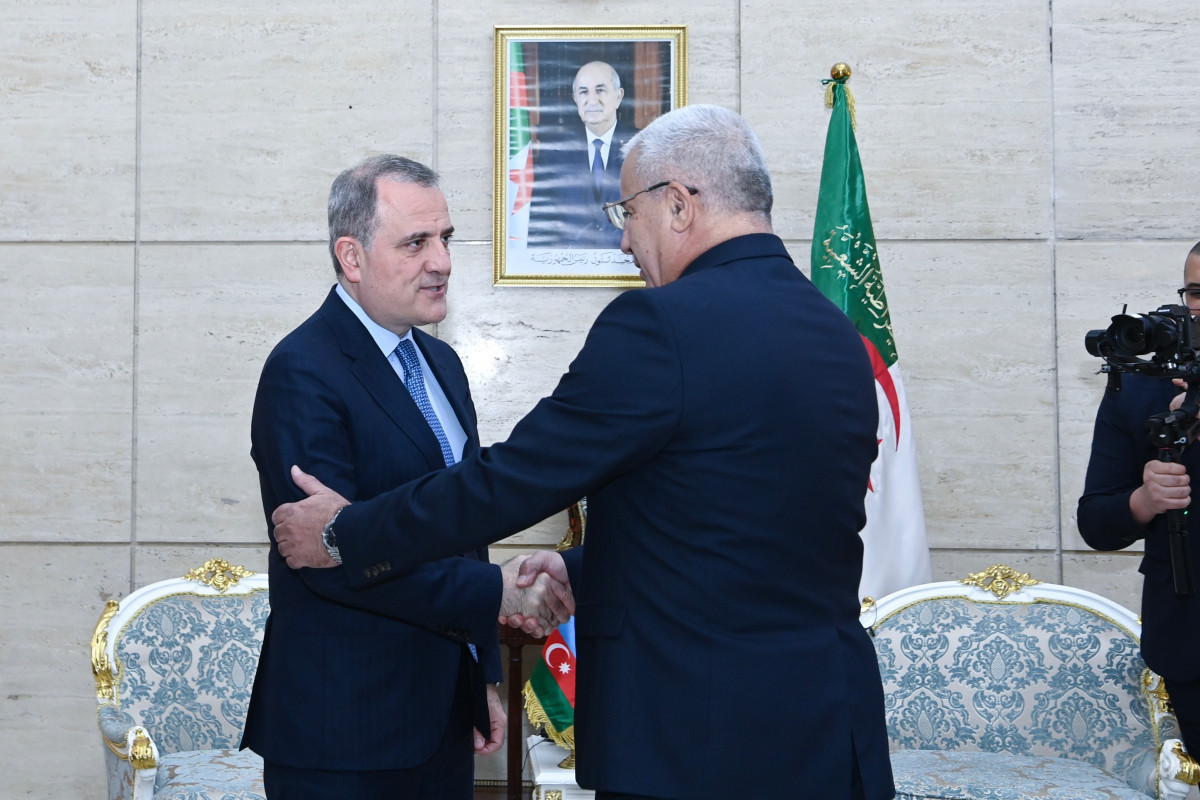 Джейхун Байрамов встретился с председателем Национальной народной ассамблеи Алжира