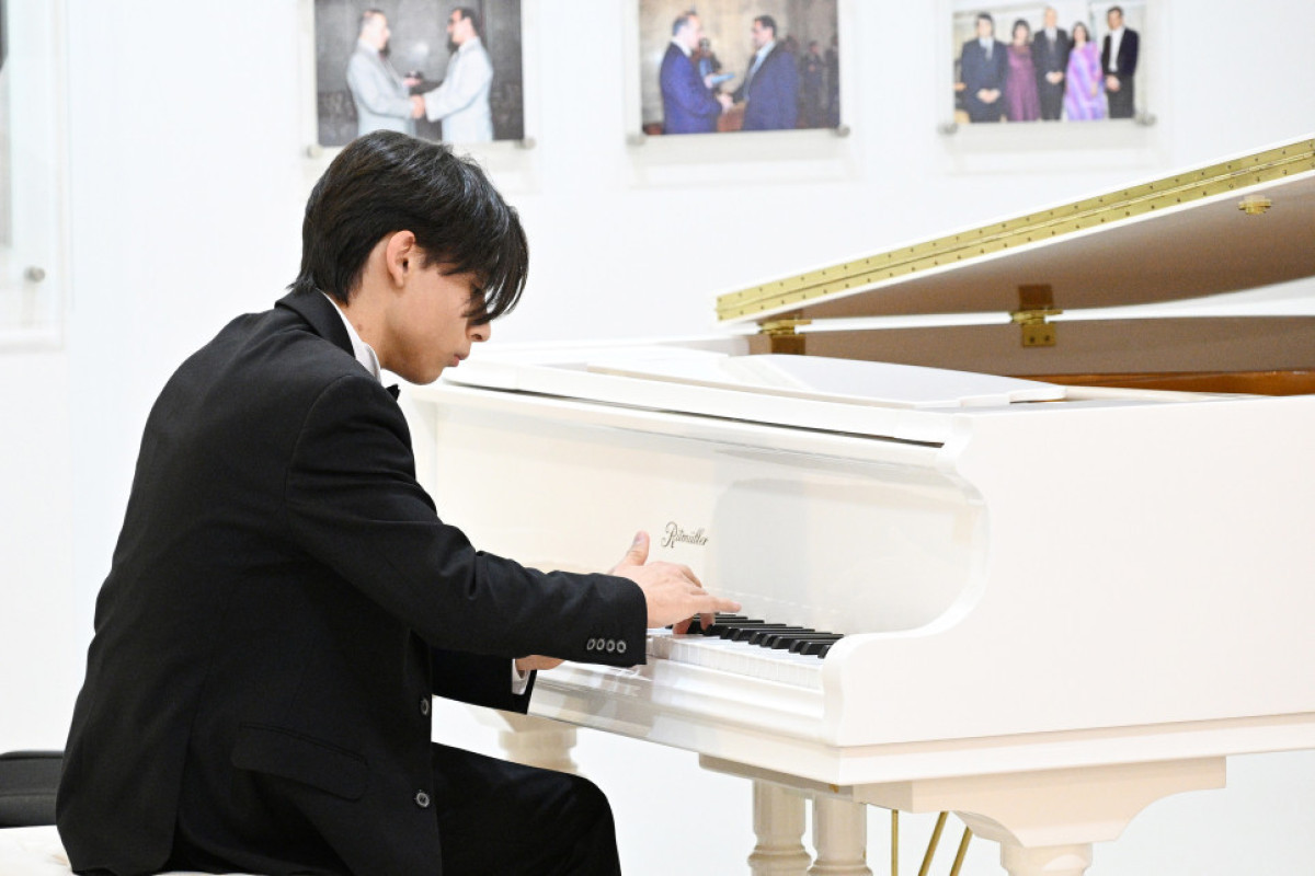 Лейла Алиева посетила Среднюю специальную музыкальную школу имени Бюльбюля-ФОТО 