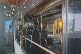 В Баку автобус столкнулся с двумя автомобилями