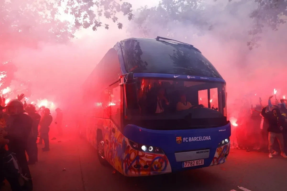 В Бельгии сгорел автобус, перевозивший болельщиков “Барселоны”