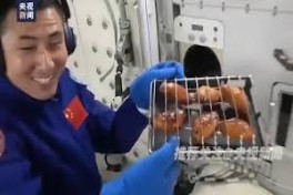 Китайские астронавты оказались заблокированы на станции