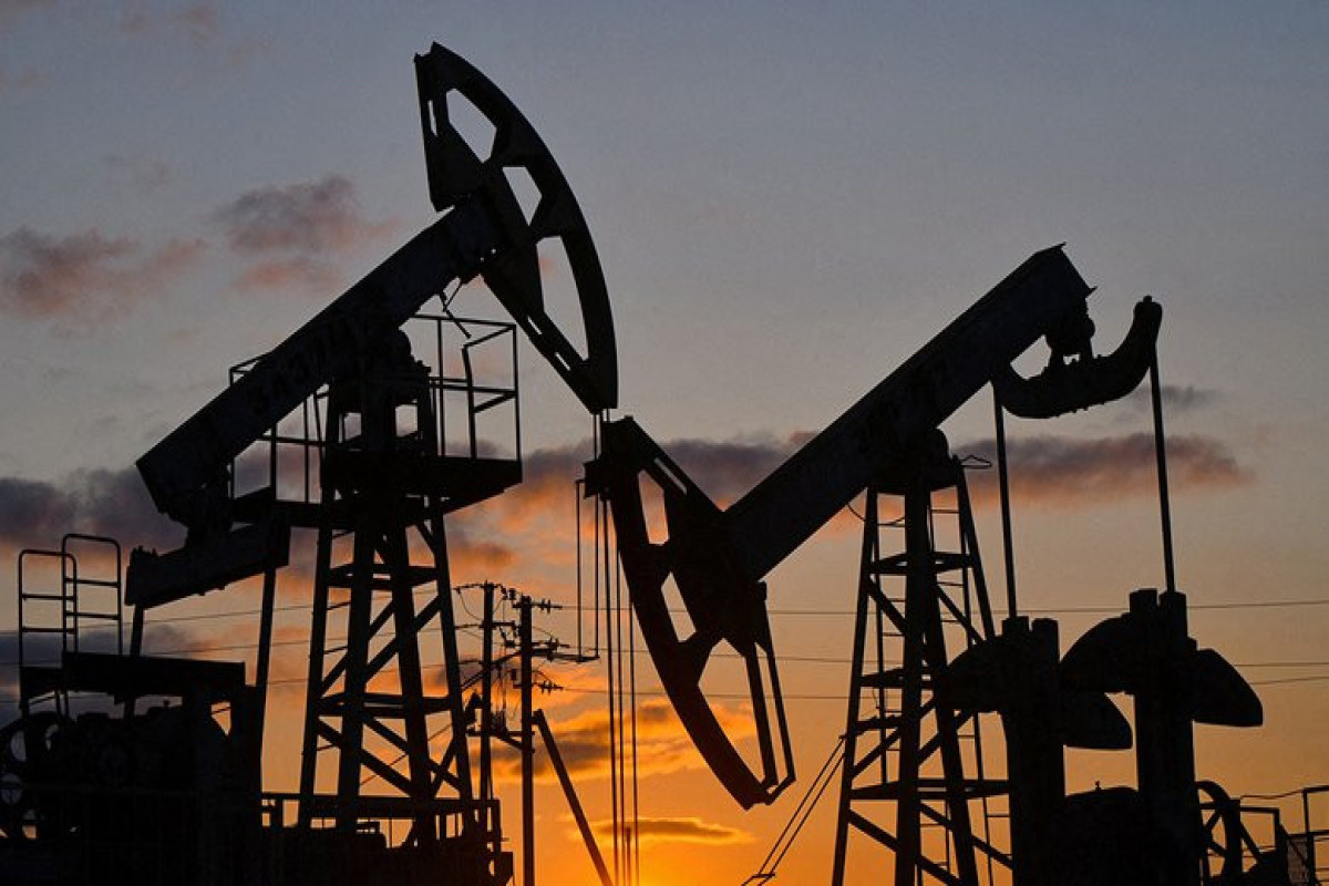 Нефть Azeri Light теряет в цене на мировых рынках