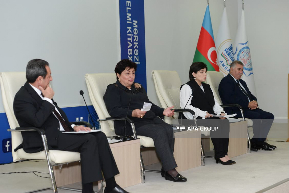 В Баку обсудили нормы азербайджанского литературного языка в СМИ-ФОТО 