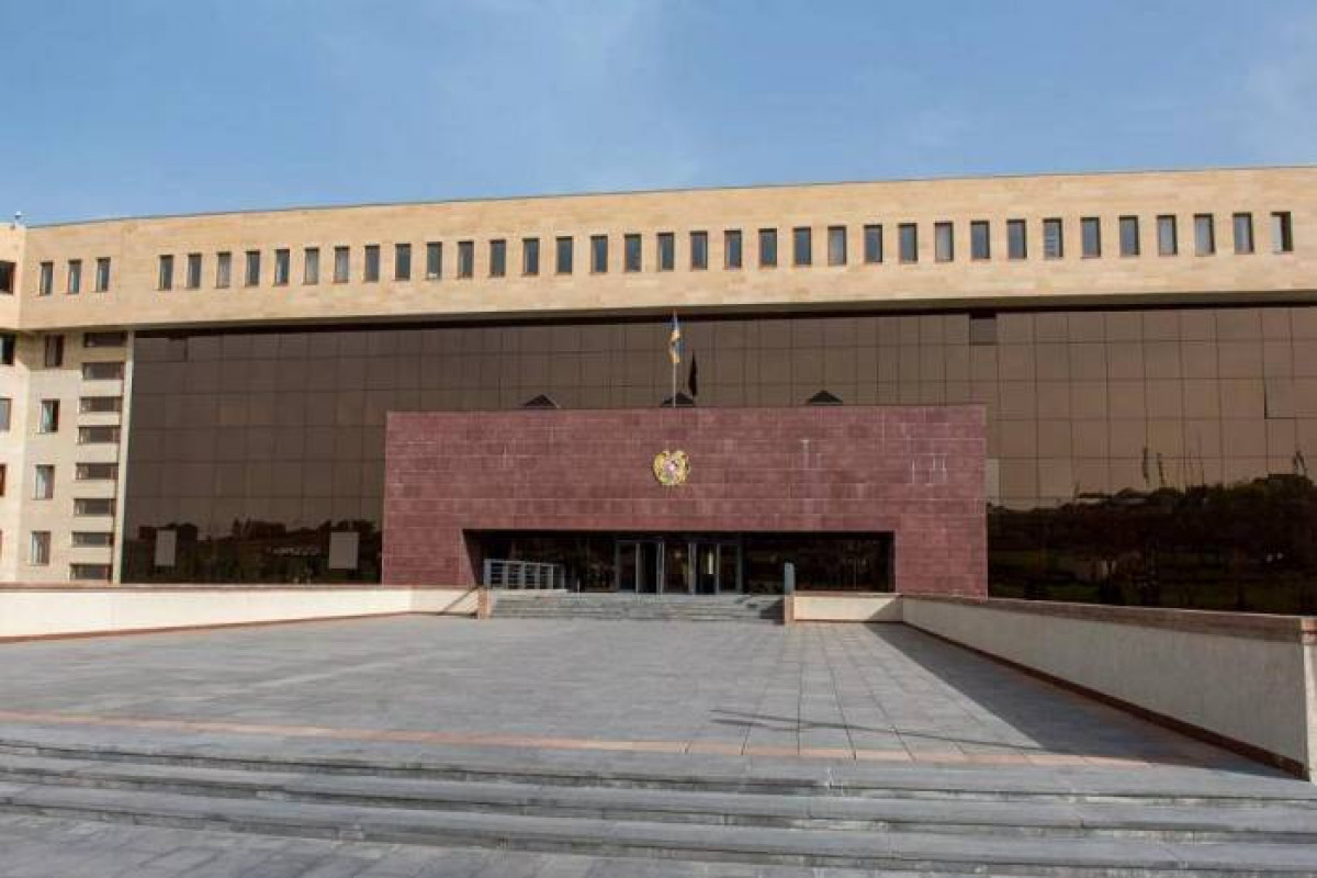 Коррупция в Минобороны Армении: фигуранты — экс-министр и генерал