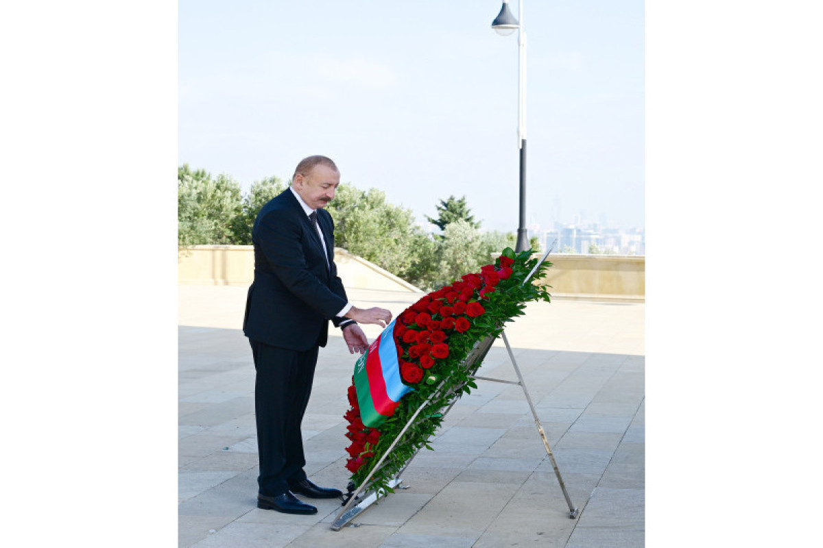 Ильхам Алиев и Мехрибан Алиева посетили Аллею шехидов в честь пятой годовщины Победы-ФОТО 