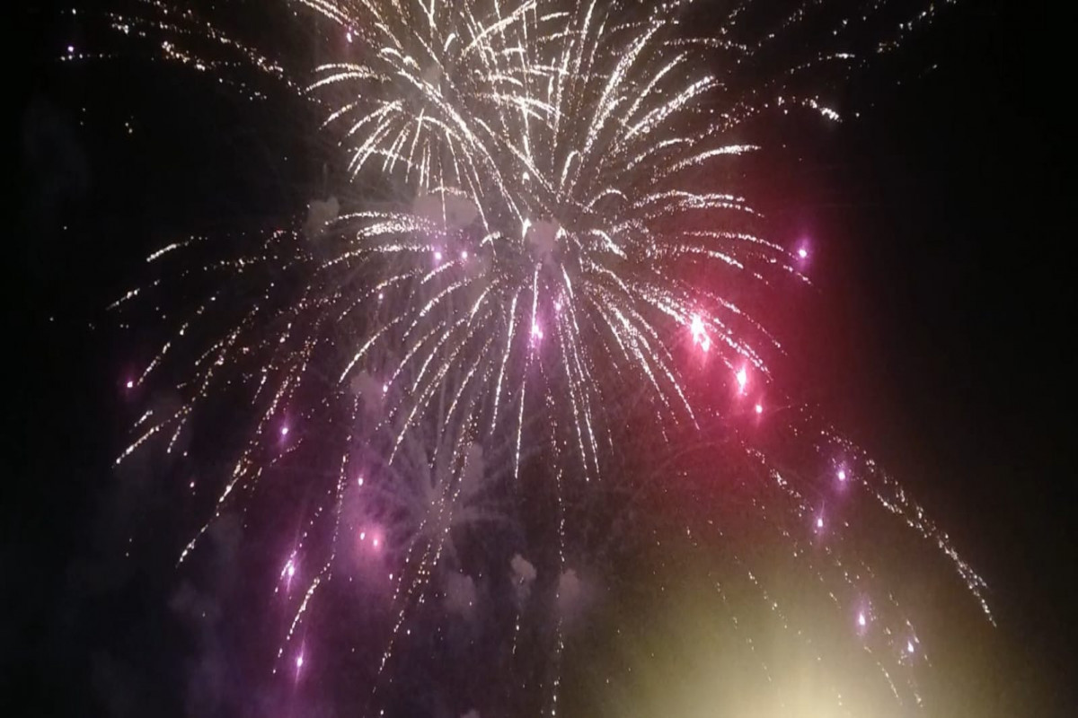 В Гяндже состоялся концерт и салют в честь Дня Победы