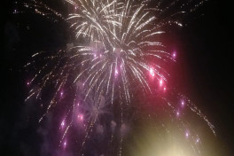 В Гяндже состоялся концерт и салют в честь Дня Победы