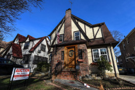 Дом, в котором Трамп провел детство, выставили на аукцион за $2,3 млн