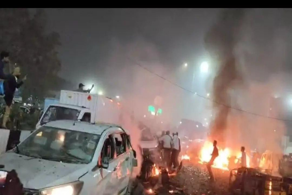 В результате взрыва в Нью-Дели погибли 13 человек, более 10 получили ранения-ВИДЕО 