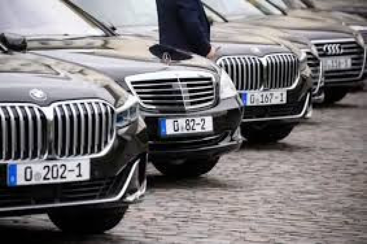 В МВД напомнили: дипломатические авто не освобождаются от соблюдения ПДД