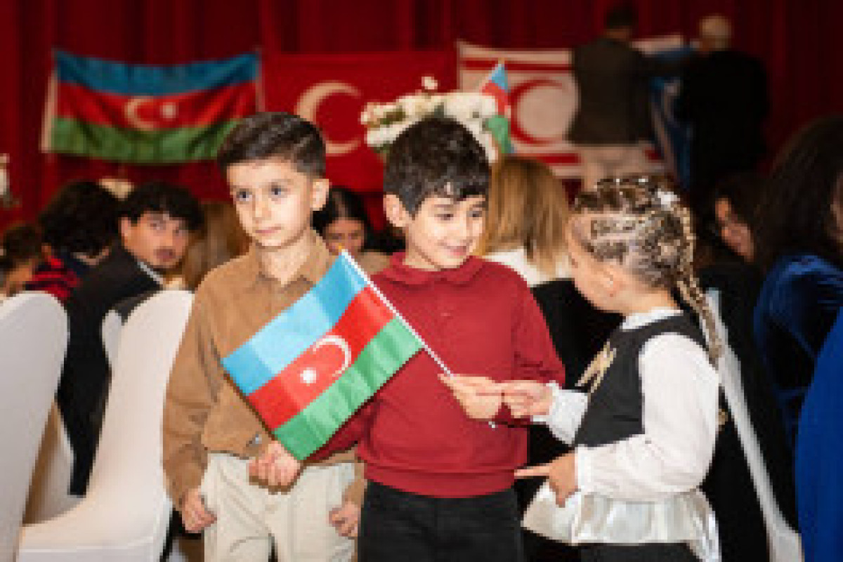 В Великобритании представили англоязычную книгу «Летопись Победы»-ФОТО 