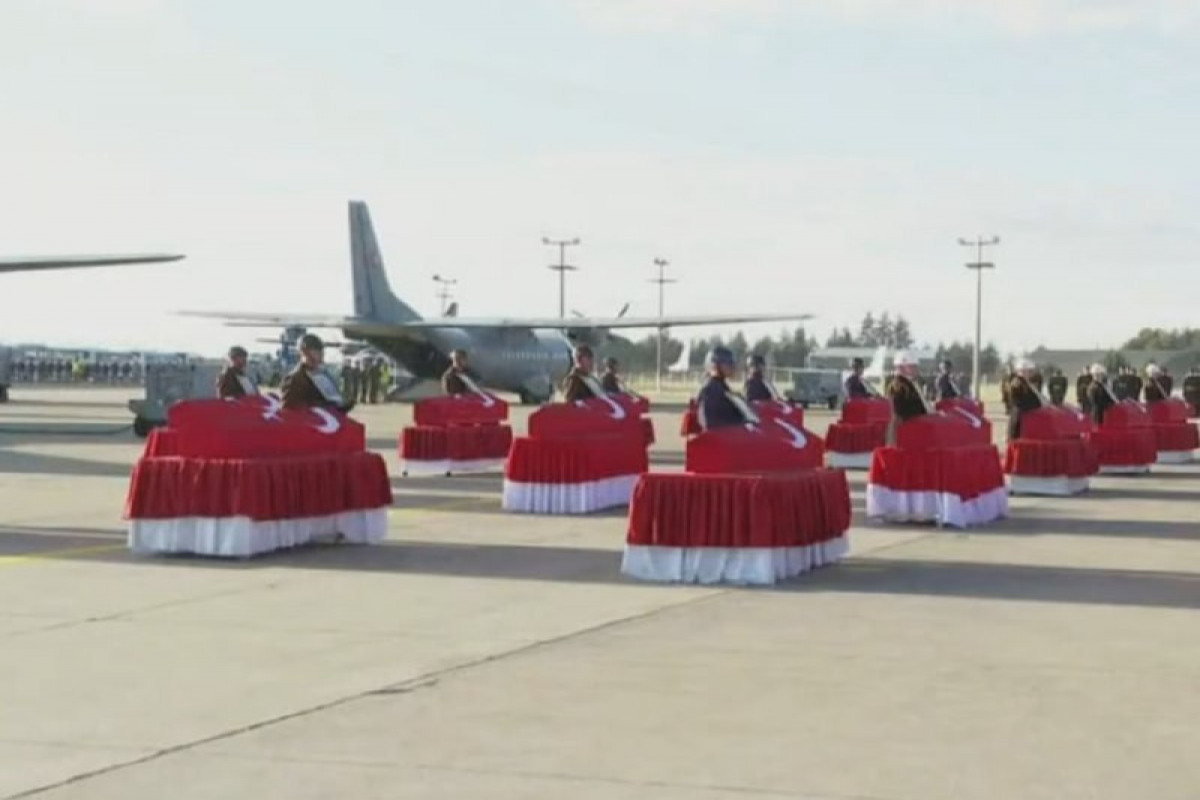 В Грузии проходит военная церемония прощания с 20 военнослужащими