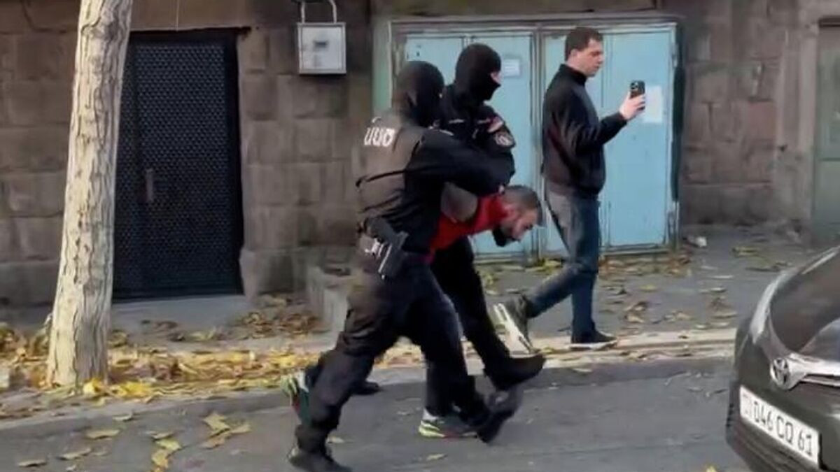 В Армении арестовали двух оппозиционных блогеров