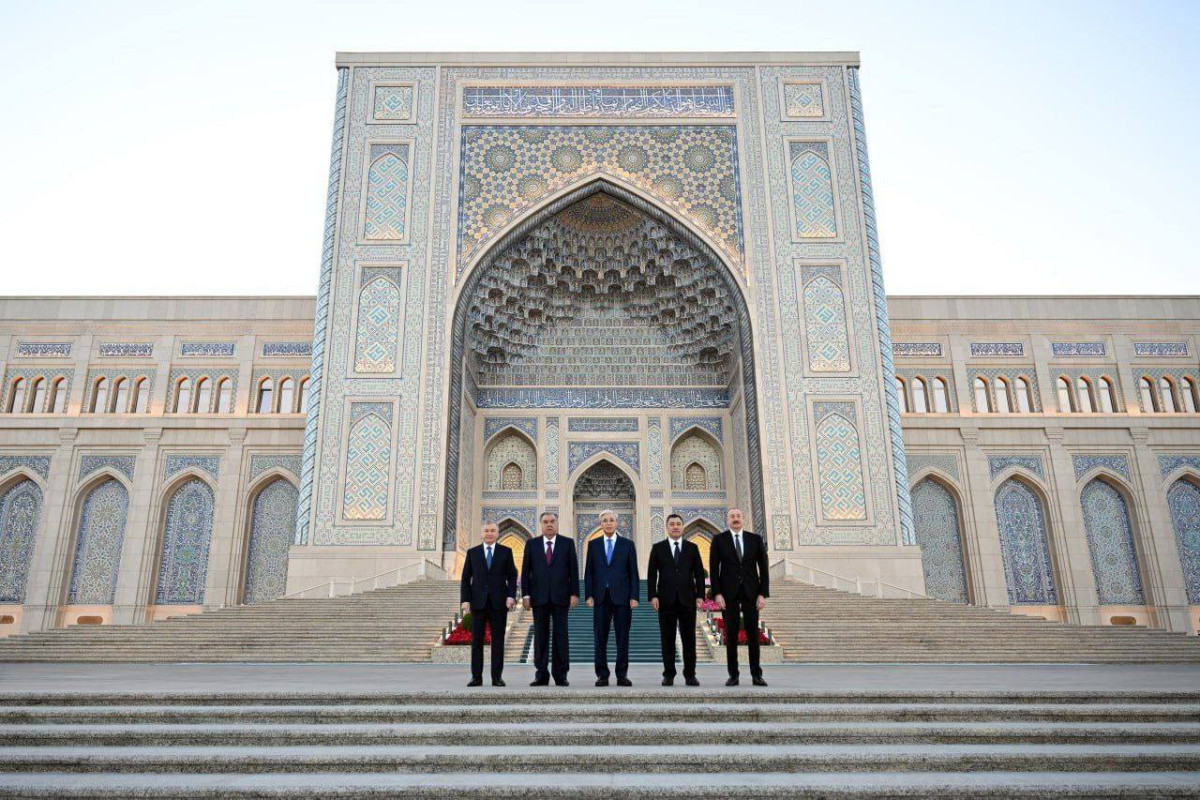 Алиев побывал в Центре исламской цивилизации в Узбекистане
