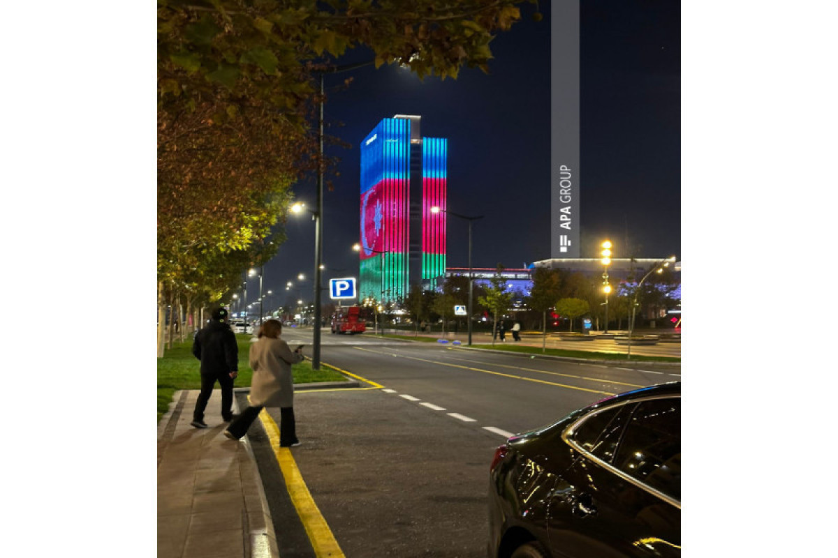 В Ташкенте на здания спроецирован азербайджанский флаг