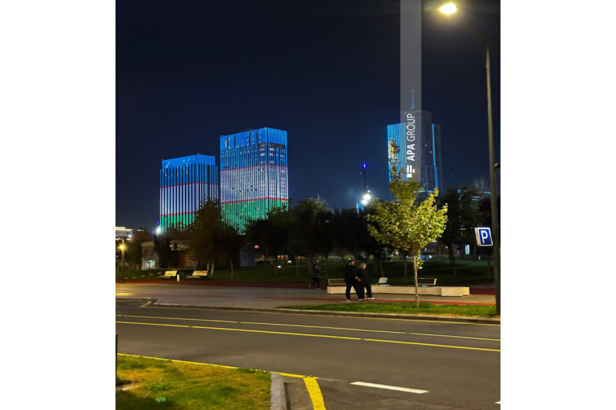 В Ташкенте на здания спроецирован азербайджанский флаг