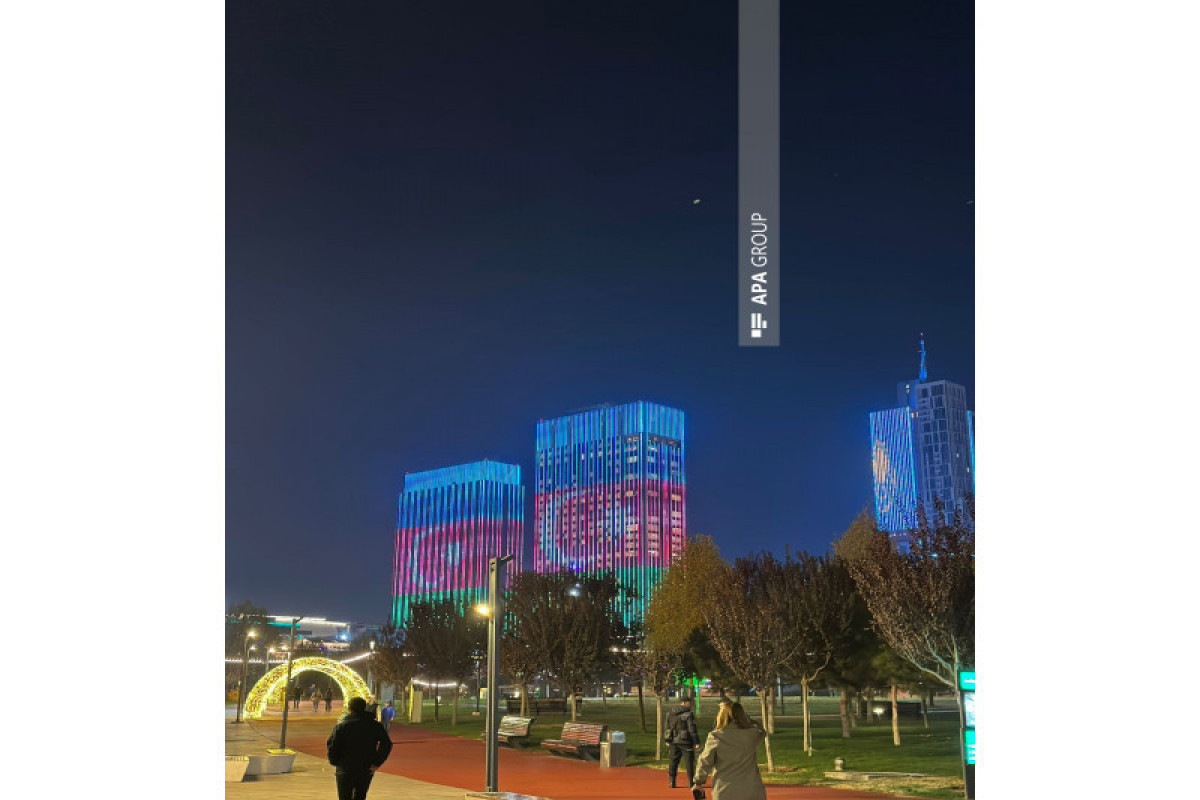 В Ташкенте на здания спроецирован азербайджанский флаг