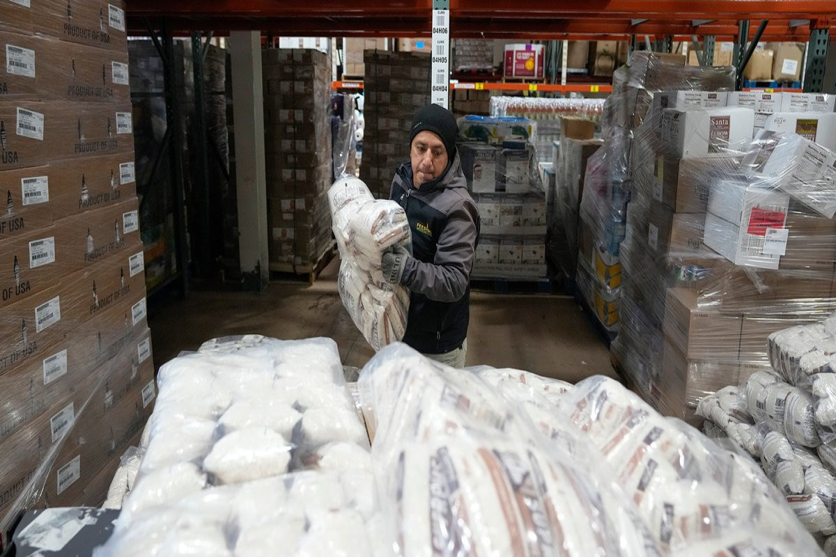 Миллионы американцев могут лишиться продовольственной помощи